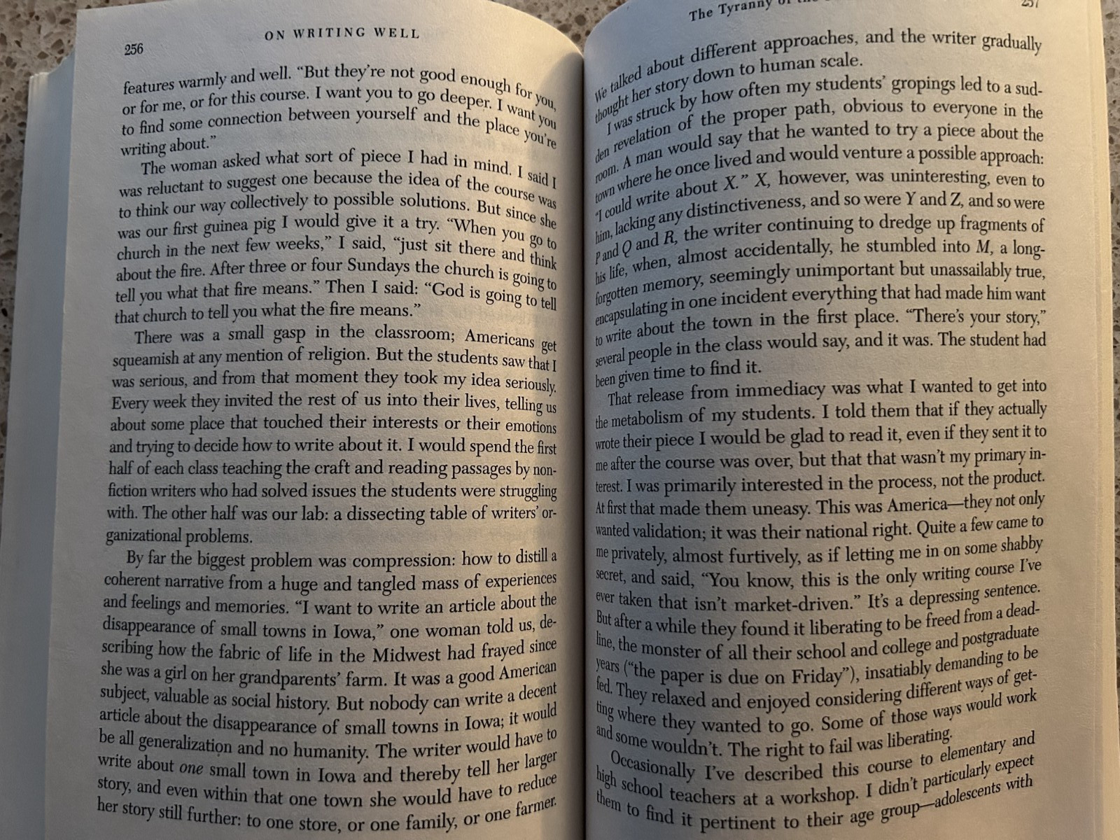 On Writing Well by W Zinsser 9780060891541 Copyright 2016 Like New Paperback