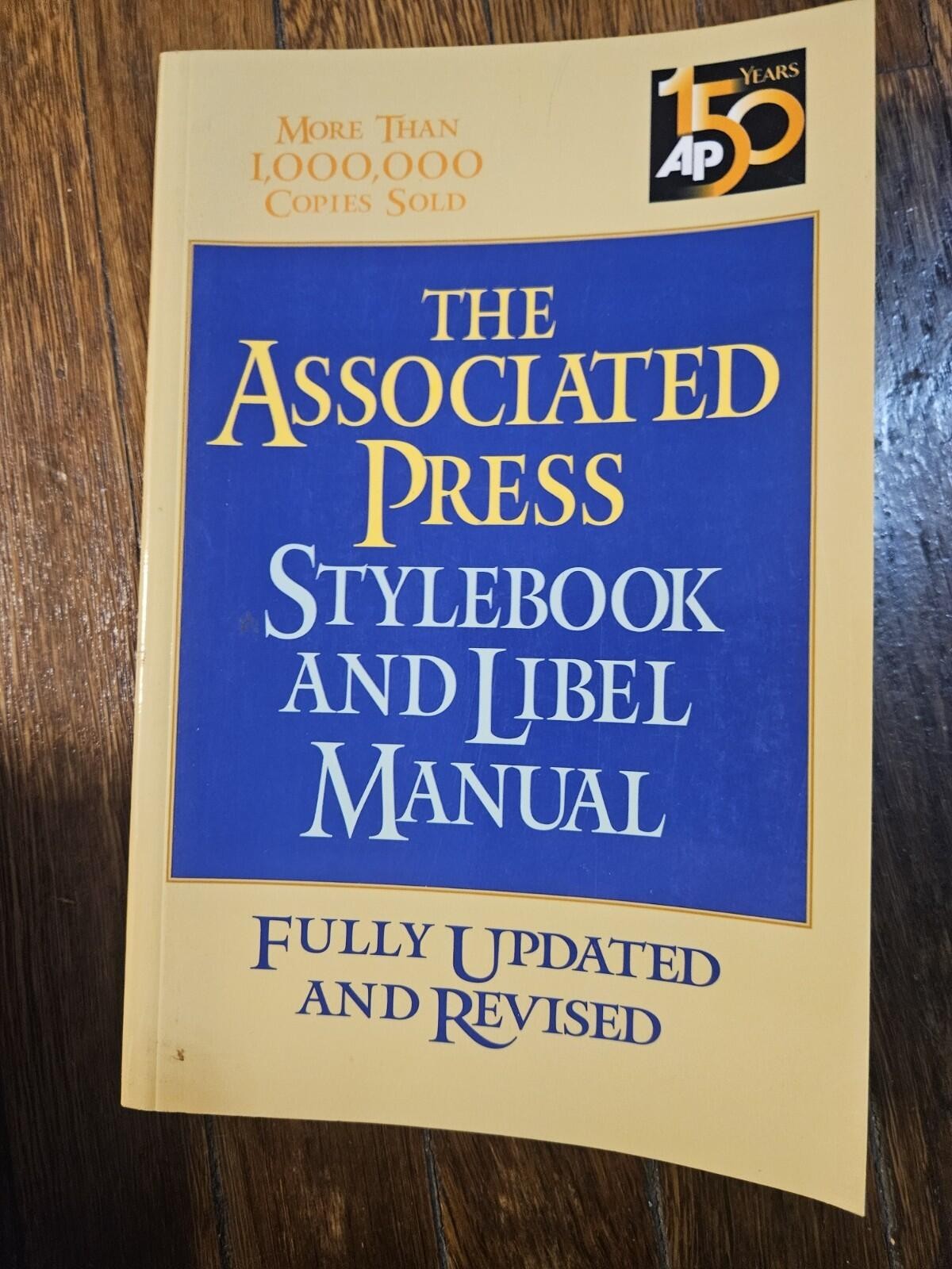 Associated Press Stylebook and Libel Manual by Associated Press Staff and…